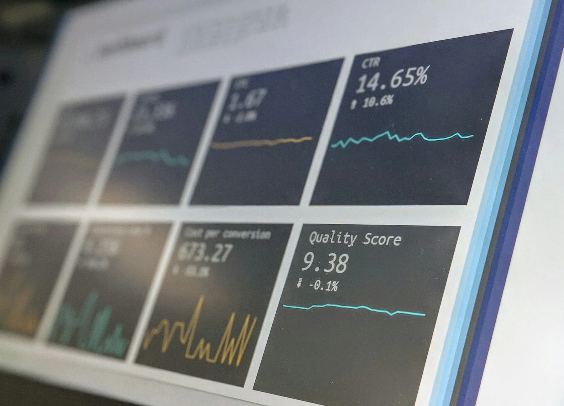 Ontwikkelaar die technisch onderhoud aan software uitvoert